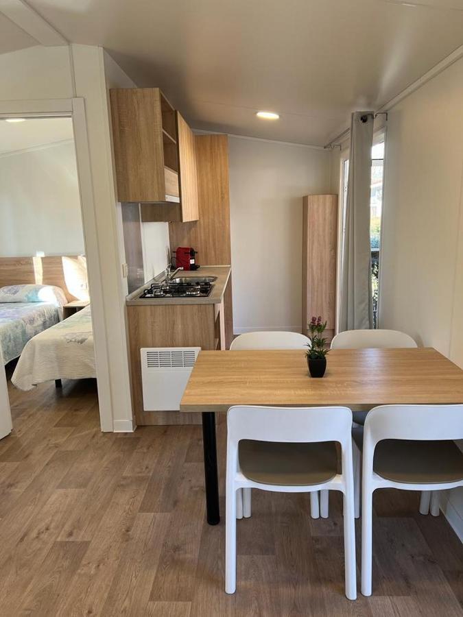 Bungalows & Albergue La Playa 로그로노 외부 사진