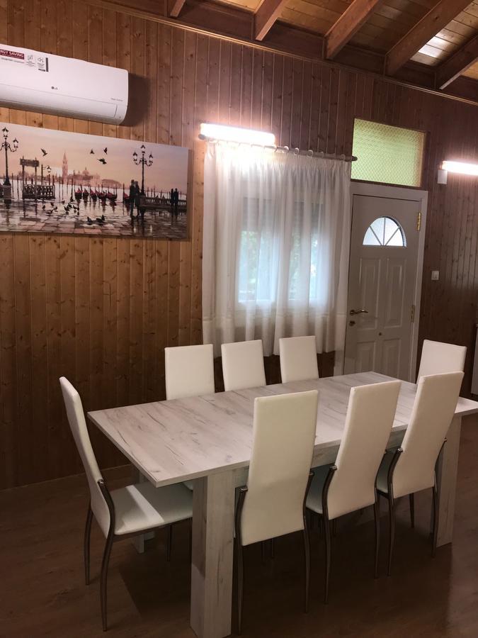 Bungalows & Albergue La Playa 로그로노 외부 사진